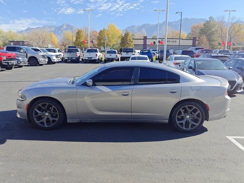 Used 2015 Dodge Charger SXT image 4
