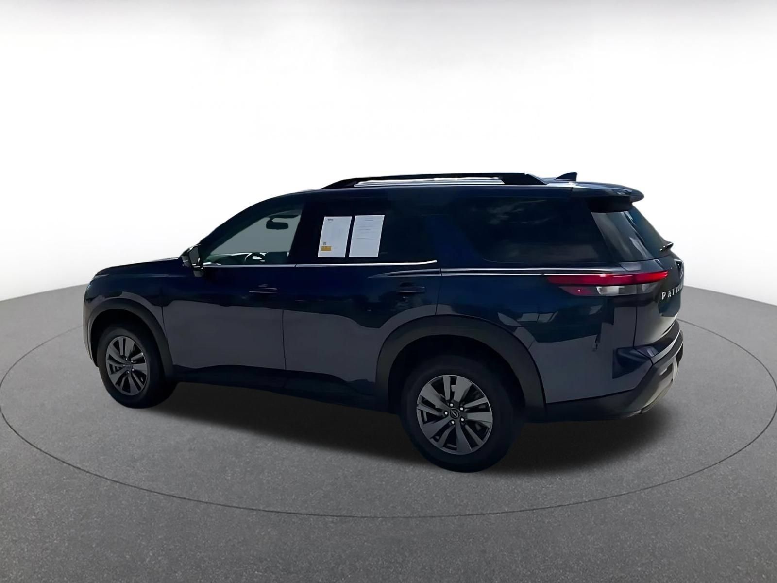 Used 2025 Nissan Pathfinder SV FWD image 9