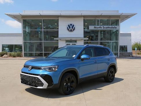 New 2026 Volkswagen Taos SE image 1