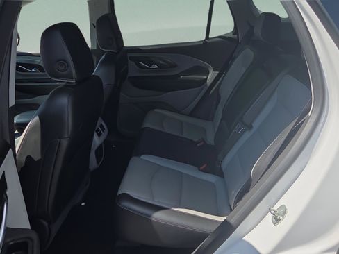 Used 2023 GMC Terrain SLT FWD image 10