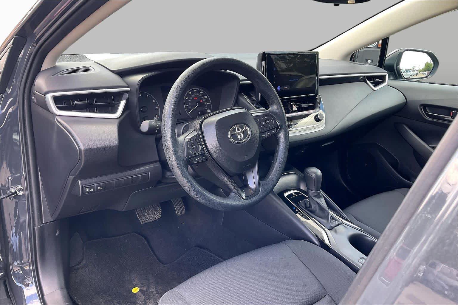 Used 2025 Toyota Corolla LE FWD image 17
