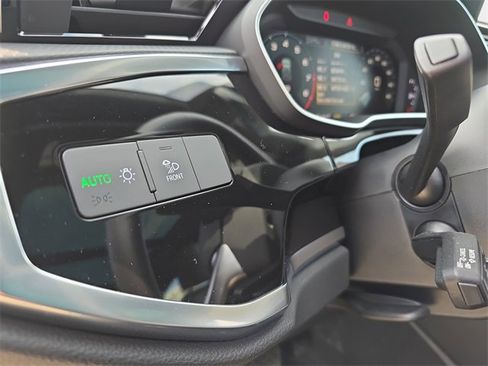 Used 2025 Audi Q3 2.0T Premium Plus w/ Premium Plus Package image 29