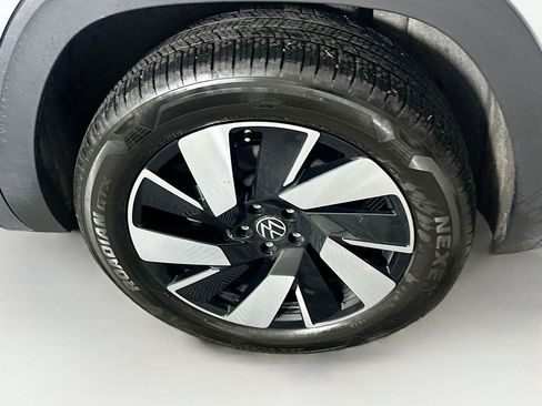 Used 2024 Volkswagen Atlas Cross Sport SE image 11