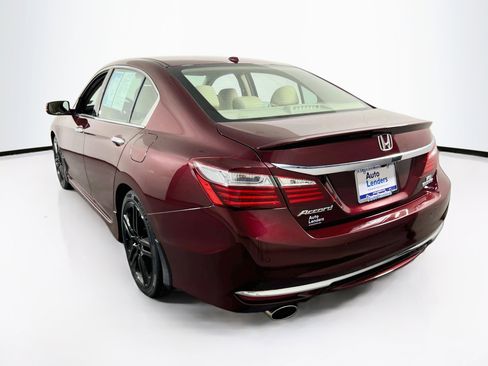 Used 2017 Honda Accord Touring image 7