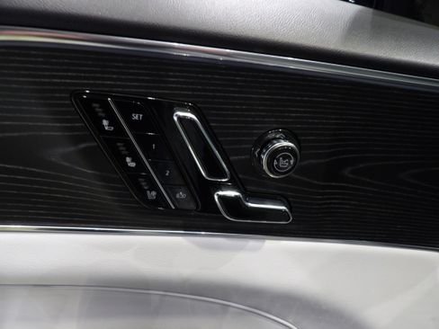 Used 2024 Cadillac Lyriq Luxury image 10