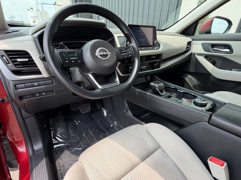 Used 2024 Nissan Rogue SV AWD/4WD image 11