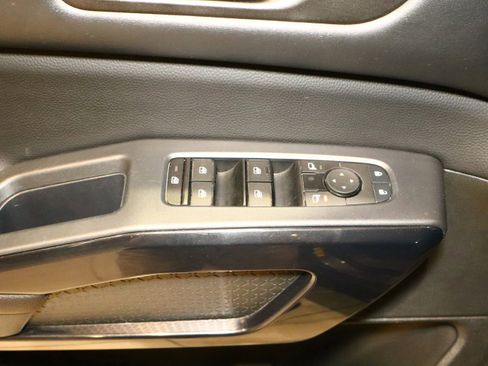 Used 2024 Nissan Pathfinder S image 41