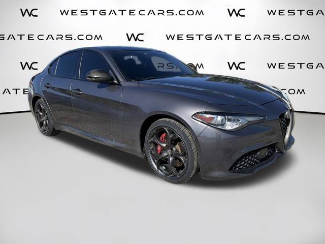 Used 2018 Alfa Romeo Giulia Ti Sport w/ Quick Order Package 22S Sport AWD/4WD image 4