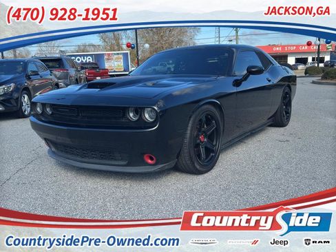 Used 2016 Dodge Challenger SXT Plus image 1