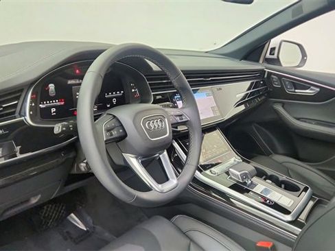 Used 2025 Audi Q8 Prestige w/ Prestige Package image 18
