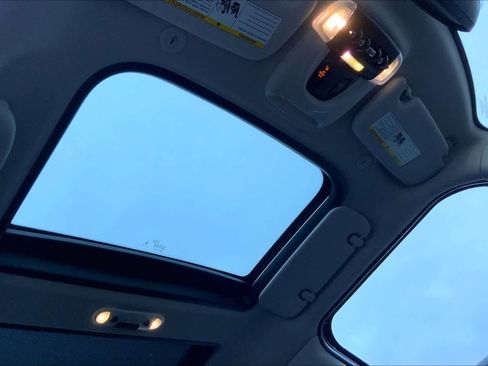 Used 2019 MINI Cooper 4-Door Hardtop w/ Premium Package image 13