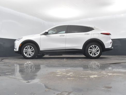 Used 2025 Buick Envista Preferred image 44