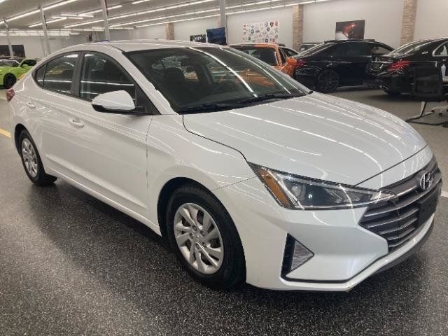 Used 2019 Hyundai Elantra SE w/ Cargo Package FWD image 3