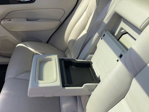 Used 2018 Volvo XC60 T6 Momentum w/ Convenience Package AWD/4WD image 37