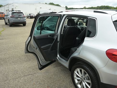 Used 2017 Volkswagen Tiguan Wolfsburg Edition AWD/4WD image 30