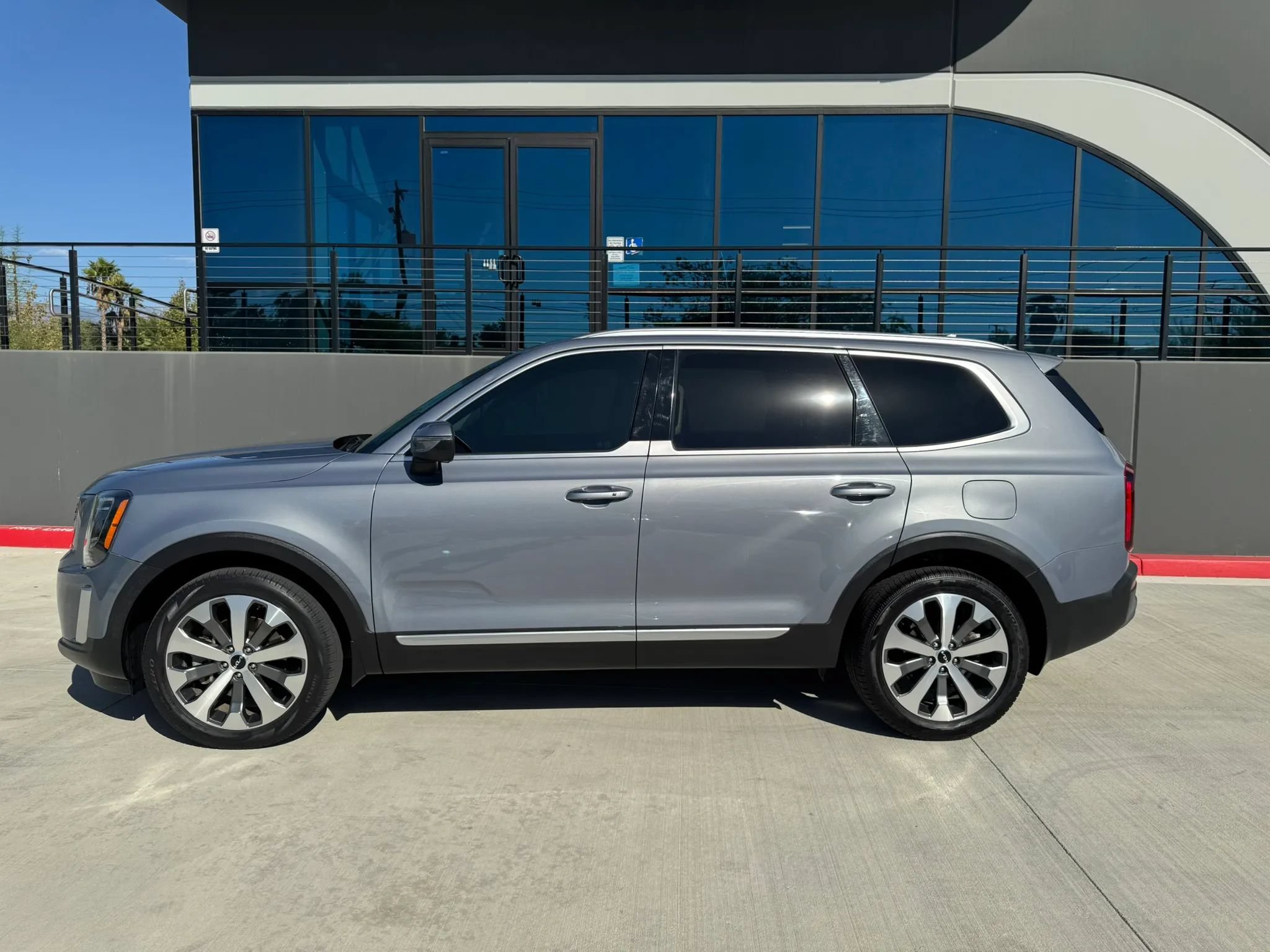 Used 2022 Kia Telluride S FWD image 18