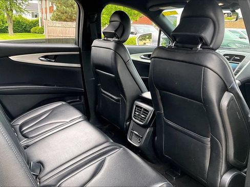 Used 2019 Lincoln Nautilus Premier AWD/4WD image 28