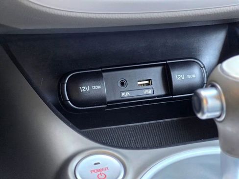 Used 2015 Kia Soul EV + FWD image 20