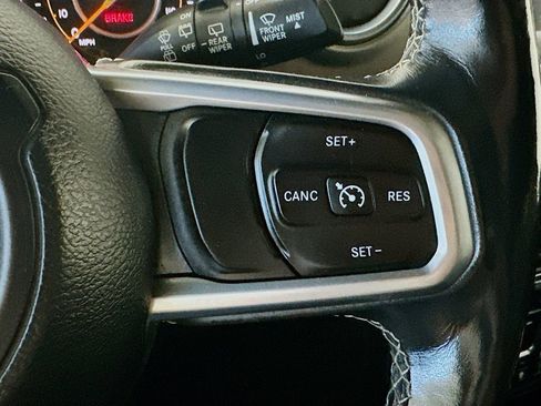 Used 2019 Jeep Wrangler Unlimited Sahara AWD/4WD image 26