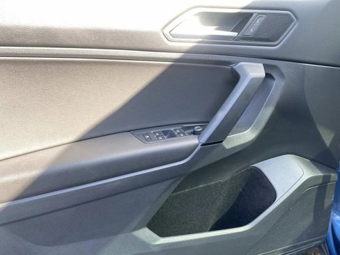 Used 2019 Volkswagen Tiguan SE w/ Panoramic Sunroof Package image 12