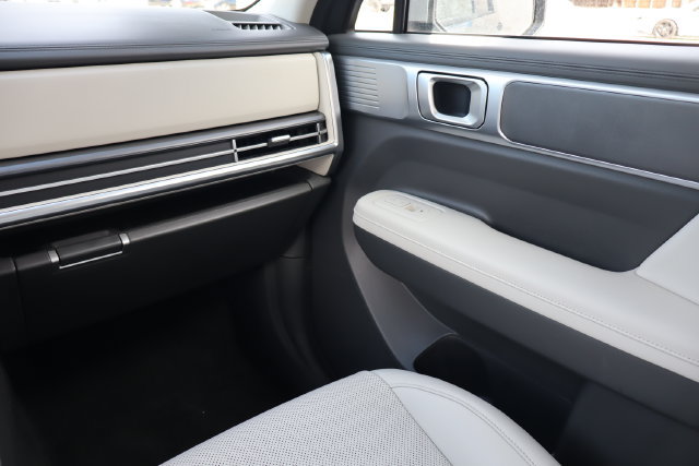 Used 2026 Hyundai Santa Fe SEL FWD image 11