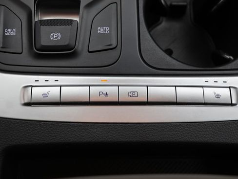 Used 2025 Kia Carnival FWD image 23