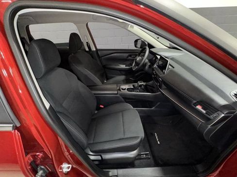 Used 2025 Nissan Rogue S AWD/4WD image 9