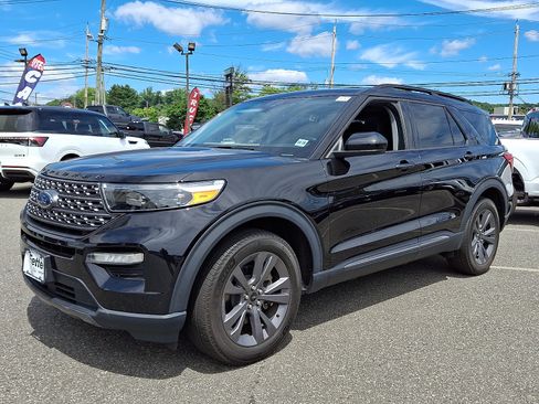 Used 2023 Ford Explorer XLT w/ Equipment Group 202A AWD/4WD image 1