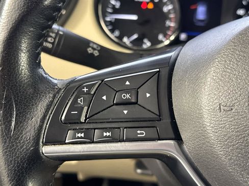 Used 2020 Nissan Rogue SV image 24