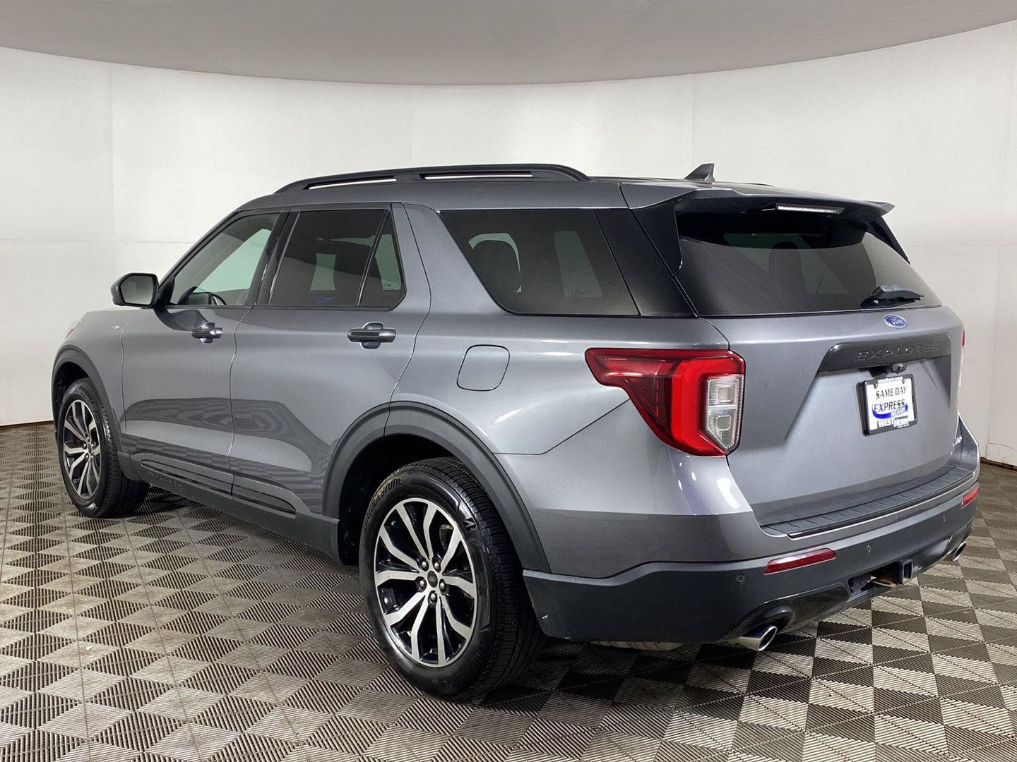 Used 2022 Ford Explorer ST-Line w/ Class IV Trailer Tow Package AWD/4WD image 6