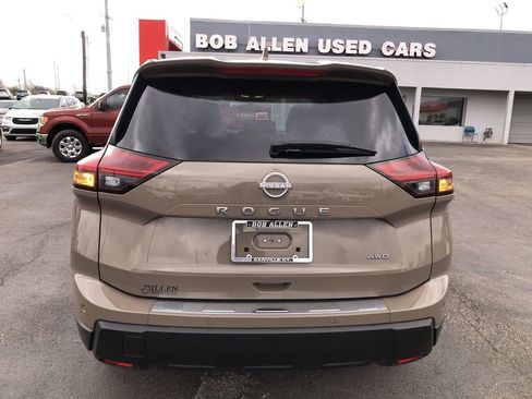 Used 2025 Nissan Rogue SV AWD/4WD image 19