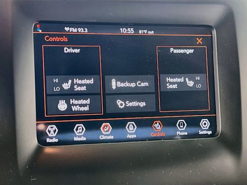 Used 2019 Jeep Cherokee Latitude Plus w/ Cold Weather Group AWD/4WD image 19