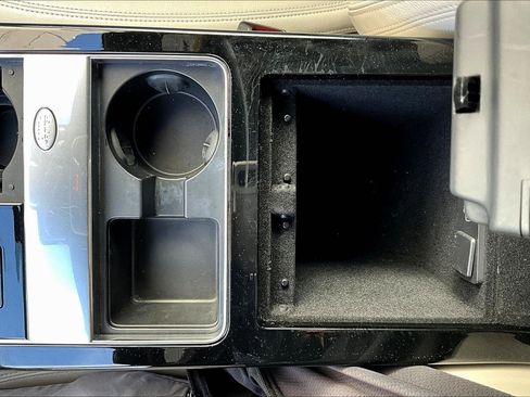 Used 2023 Land Rover Range Rover Velar R-Dynamic S image 32