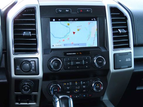 Certified 2019 Ford F150 Lariat image 29