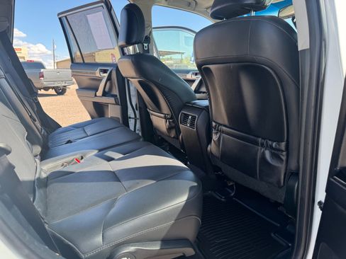 Used 2017 Lexus GX 460 image 31