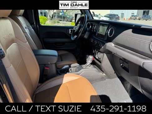 Used 2022 Jeep Wrangler Unlimited Sahara w/ Cold Weather Group AWD/4WD image 17