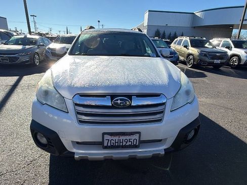 Used 2014 Subaru Outback 2.5i Premium image 8
