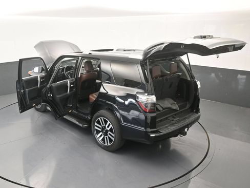 Used 2022 Toyota 4Runner Limited AWD/4WD image 30