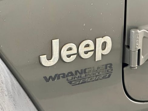 Used 2019 Jeep Wrangler Unlimited Sport S AWD/4WD image 15