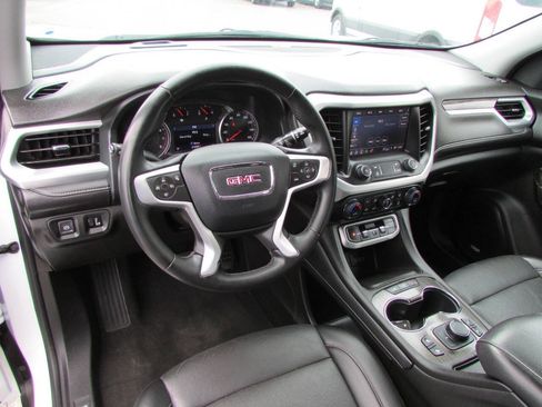 Used 2023 GMC Acadia SLT FWD image 13