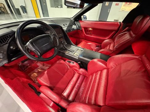 Used 1991 Chevrolet Corvette Convertible RWD image 18