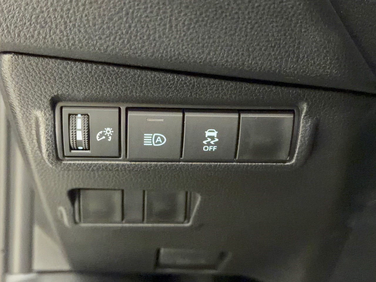 New 2026 Toyota Corolla Cross LE AWD/4WD image 31