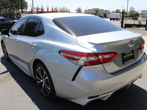 Used 2018 Toyota Camry SE FWD image 33