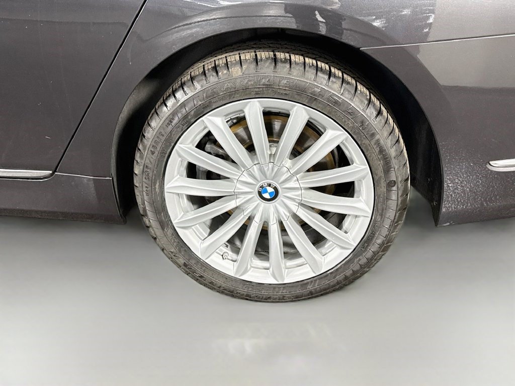 Used 2022 BMW 740i RWD image 36