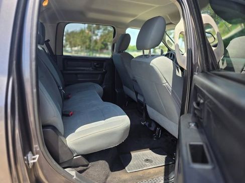 Used 2017 RAM 1500 Express RWD image 30