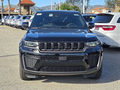 New 2026 Jeep Grand Cherokee Altitude image 2