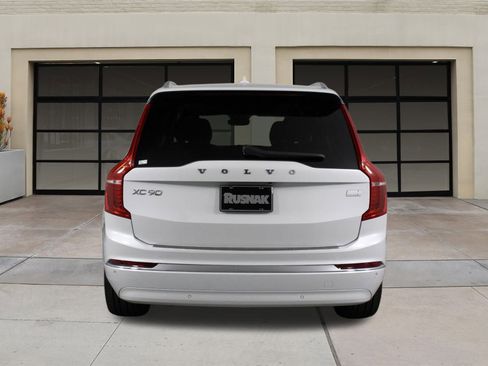 Certified 2023 Volvo XC90 T8 Ultimate w/ Lounge Package image 5