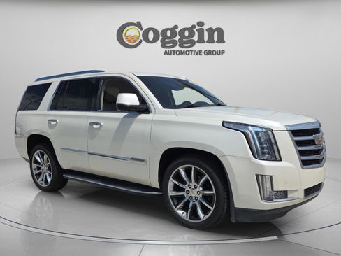 Used 2015 Cadillac Escalade Luxury AWD/4WD image 7
