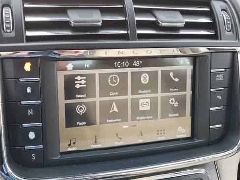 Used 2017 Lincoln Continental Reserve w/ Climate Package image 11