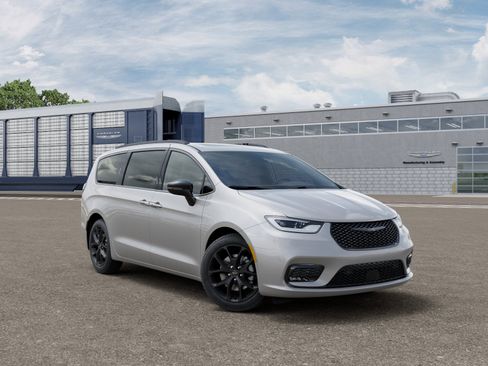 New 2026 Chrysler Pacifica Limited w/ S Appearance Package image 24